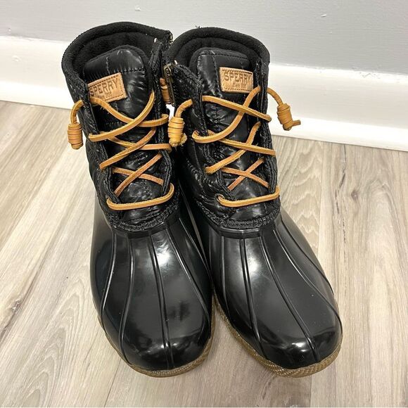 Sperry Boots Women’s 7.5 Saltwater Shiny Black Quilted Rubber Lace Up Duck Rain - Picture 2 of 5